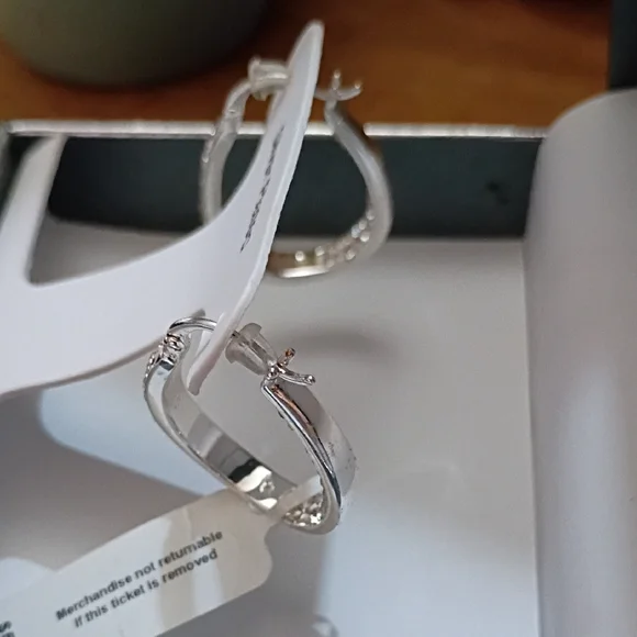 NWT Silver And Bling Earrings - Picture 8 of 12